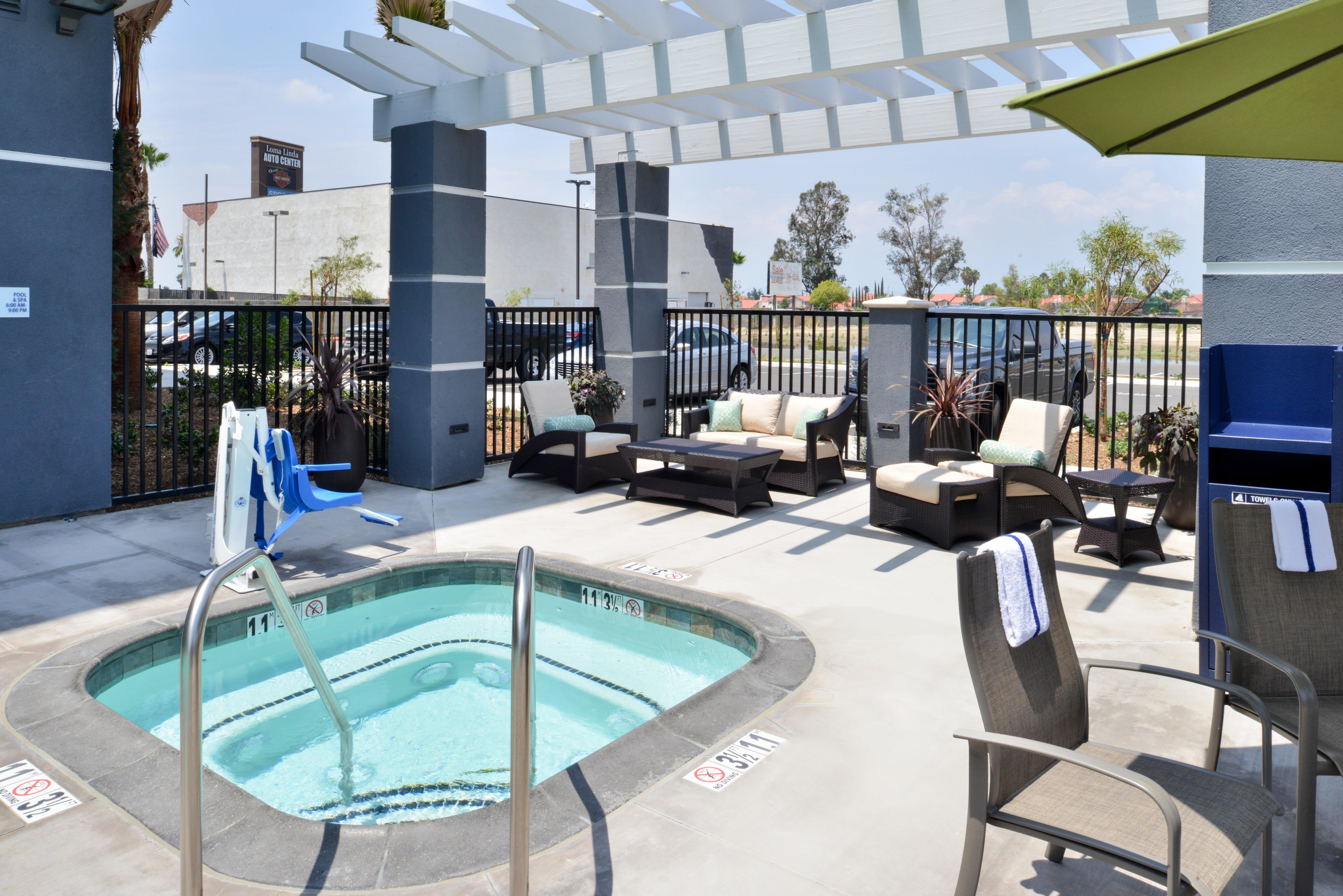 Holiday Inn Express Hotels & Suites Loma Linda By Ihg Exterior foto