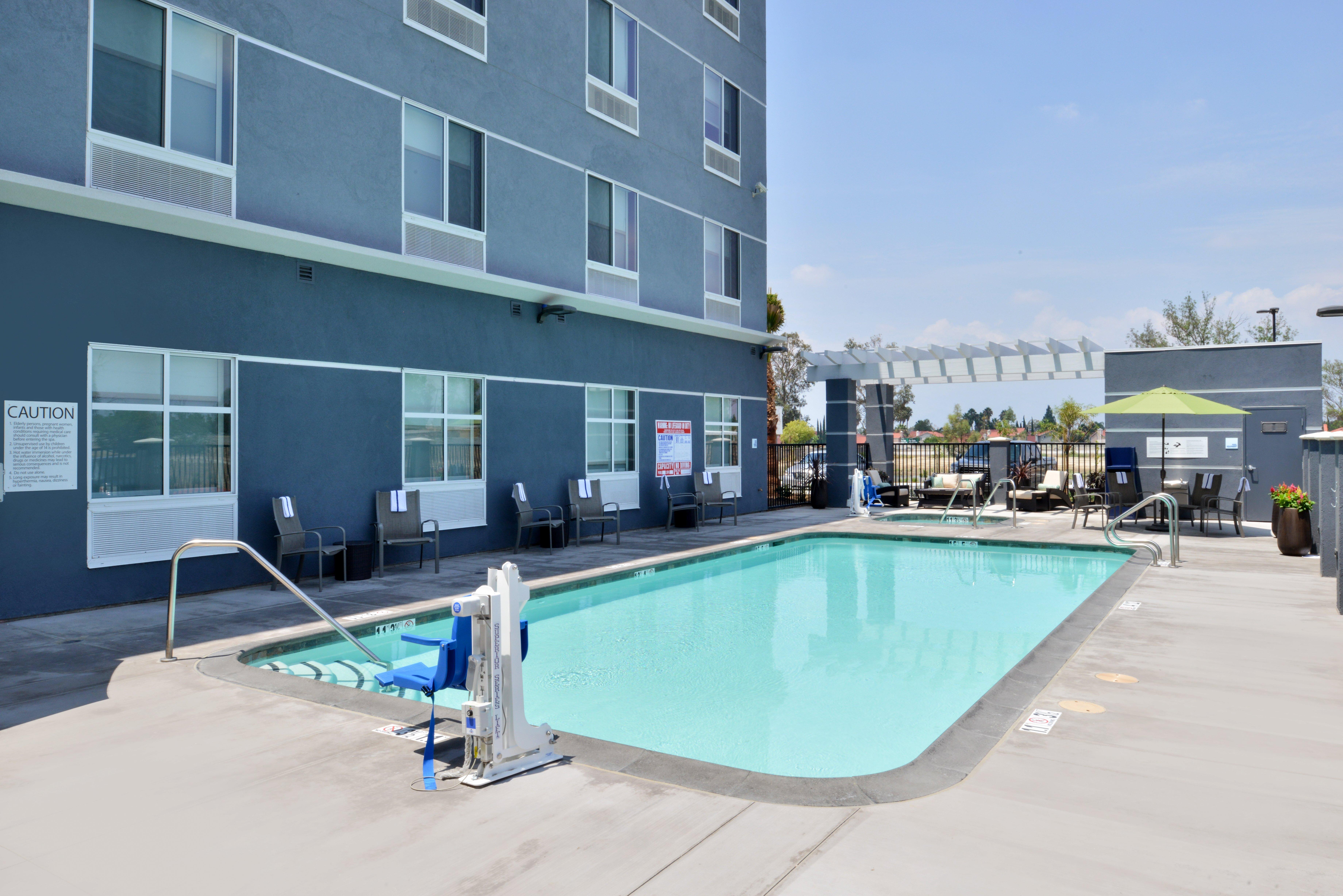 Holiday Inn Express Hotels & Suites Loma Linda By Ihg Exterior foto